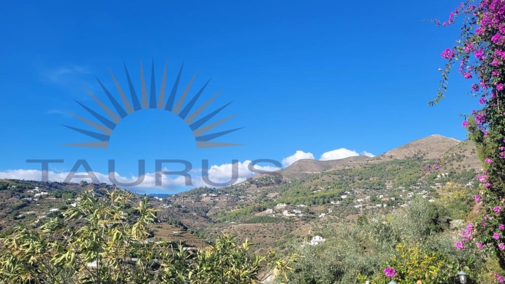 3 makuuhuone Huvila myytävänä paikassa Competa mukana uima-altaan - 445 000 € (Ref: 9337852)