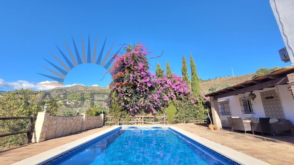 3 makuuhuone Huvila myytävänä paikassa Competa mukana uima-altaan - 445 000 € (Ref: 9337852)