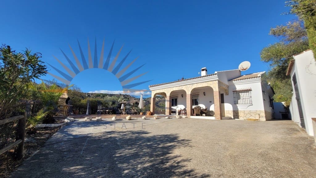 3 makuuhuone Huvila myytävänä paikassa Competa mukana uima-altaan - 445 000 € (Ref: 9337852)