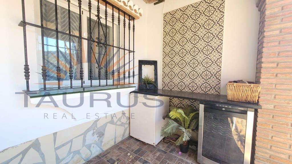 3 makuuhuone Huvila myytävänä paikassa Competa mukana uima-altaan - 445 000 € (Ref: 9337852)