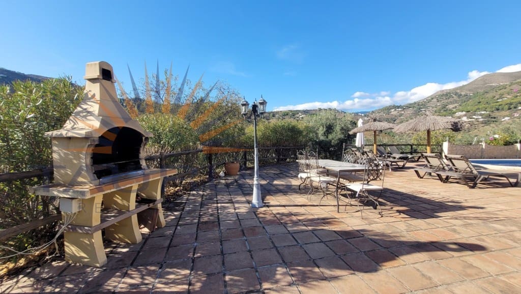 3 makuuhuone Huvila myytävänä paikassa Competa mukana uima-altaan - 445 000 € (Ref: 9337852)