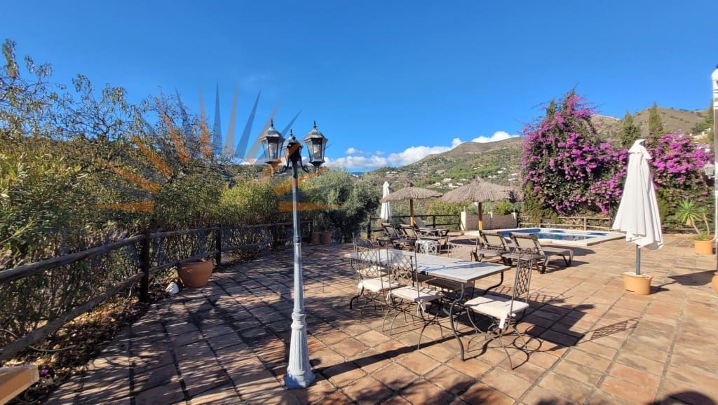 3 makuuhuone Huvila myytävänä paikassa Competa mukana uima-altaan - 445 000 € (Ref: 9337852)