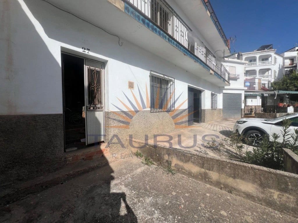 Townhouse for sale in Competa with garage - € 140,000 (Ref: 9337854)