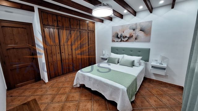 4 soverom Villa til salgs i Vélez-Málaga med svømmebasseng garasje - € 650 000 (Ref: 9395857)