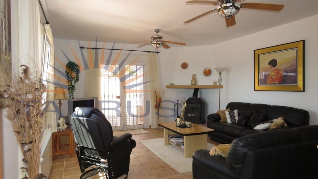 3 soverom Villa til salgs i Competa med svømmebasseng garasje - € 490 000 (Ref: 9403190)