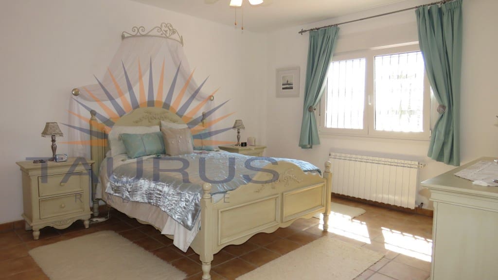 3 soverom Villa til salgs i Competa med svømmebasseng garasje - € 490 000 (Ref: 9403190)