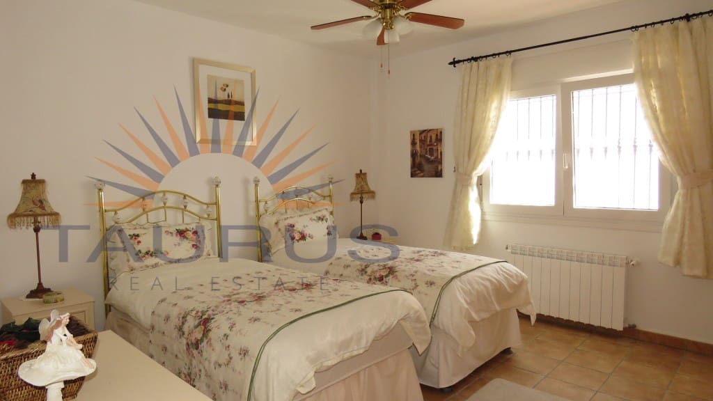 3 soverom Villa til salgs i Competa med svømmebasseng garasje - € 490 000 (Ref: 9403190)