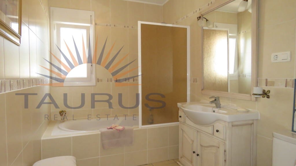 3 soverom Villa til salgs i Competa med svømmebasseng garasje - € 490 000 (Ref: 9403190)