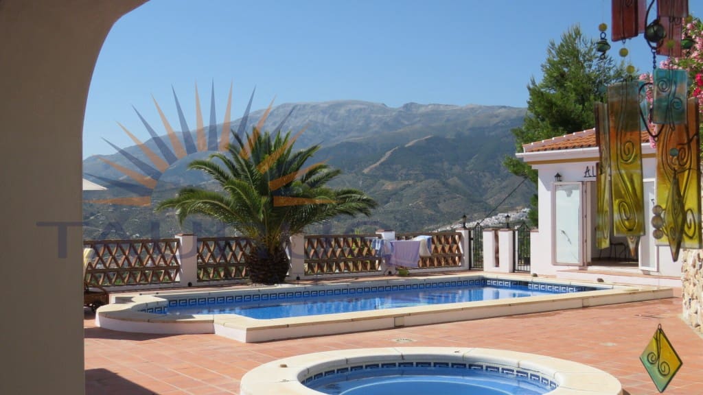 3 soverom Villa til salgs i Competa med svømmebasseng garasje - € 490 000 (Ref: 9403190)