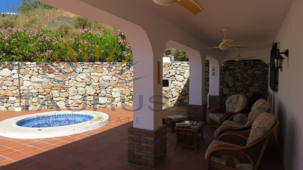 3 soverom Villa til salgs i Competa med svømmebasseng garasje - € 490 000 (Ref: 9403190)