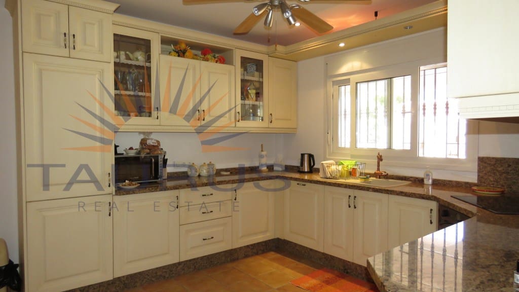 3 soverom Villa til salgs i Competa med svømmebasseng garasje - € 490 000 (Ref: 9403190)