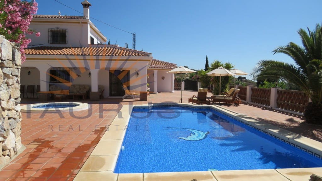 3 soverom Villa til salgs i Competa med svømmebasseng garasje - € 490 000 (Ref: 9403190)