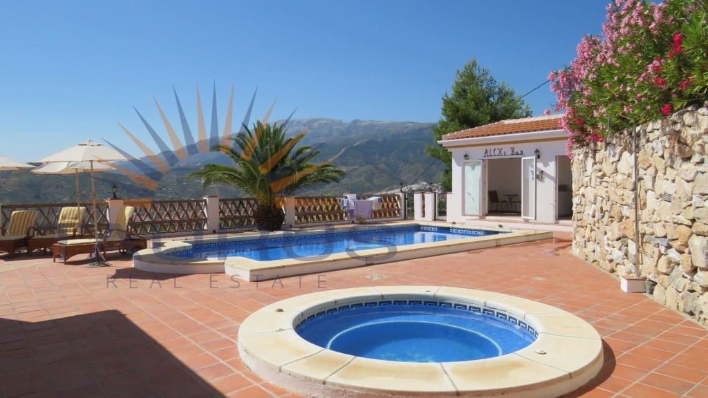 3 soverom Villa til salgs i Competa med svømmebasseng garasje - € 490 000 (Ref: 9403190)