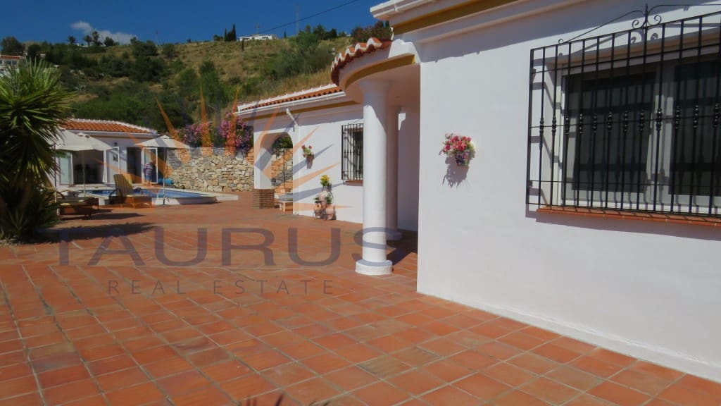 3 soverom Villa til salgs i Competa med svømmebasseng garasje - € 490 000 (Ref: 9403190)