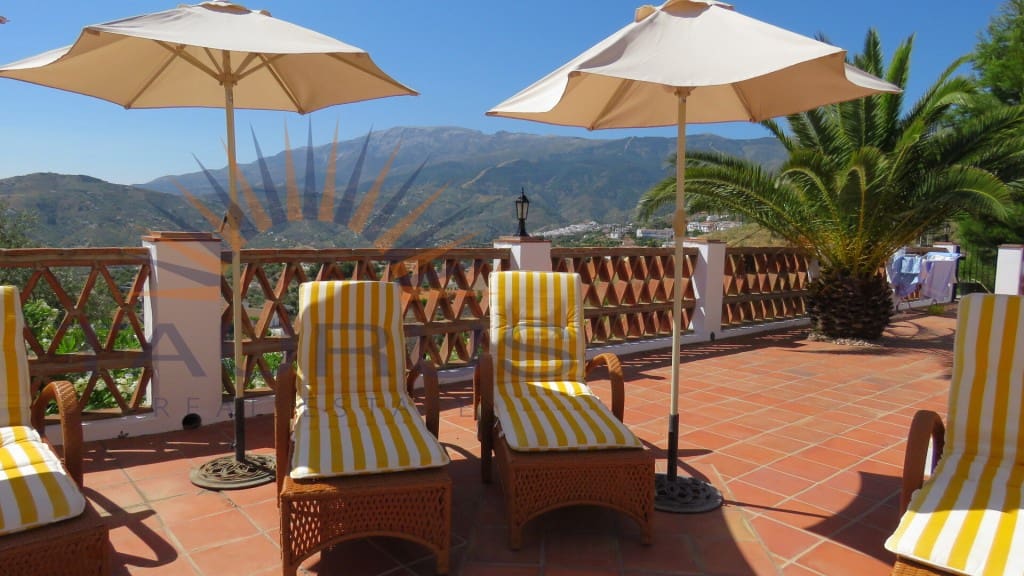 3 soverom Villa til salgs i Competa med svømmebasseng garasje - € 490 000 (Ref: 9403190)