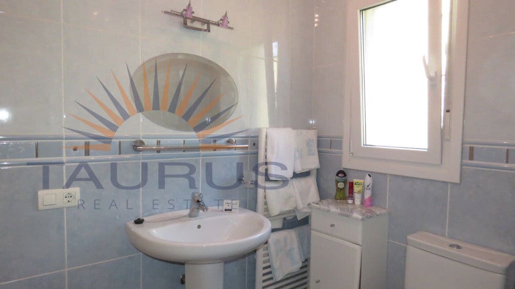 3 bedroom Villa for sale in Competa with pool garage - € 490,000 (Ref: 9403190)
