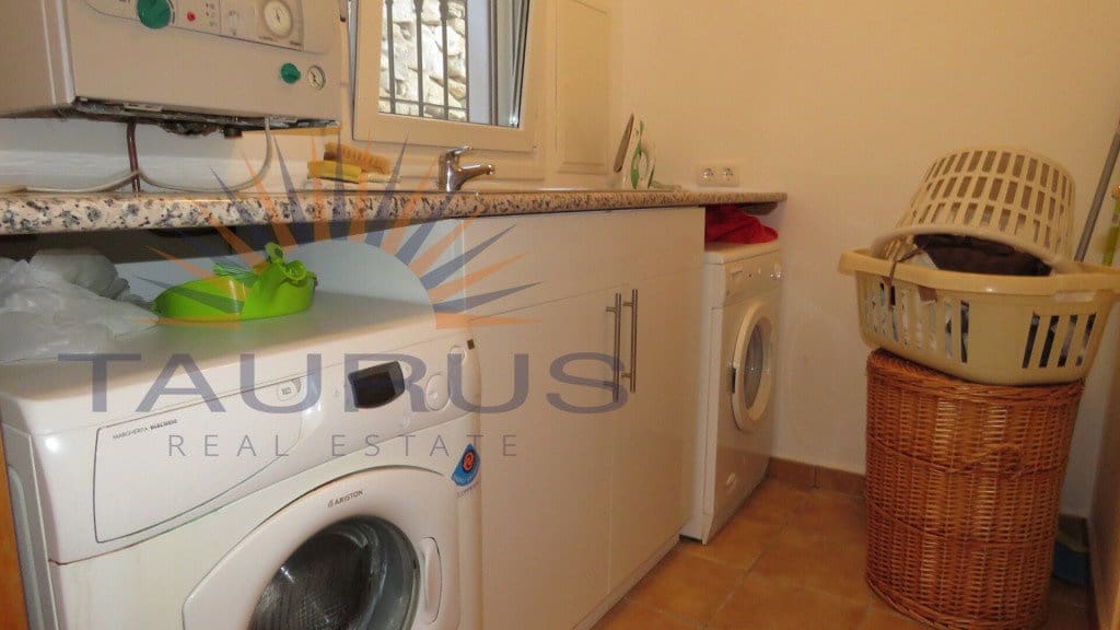 3 bedroom Villa for sale in Competa with pool garage - € 490,000 (Ref: 9403190)