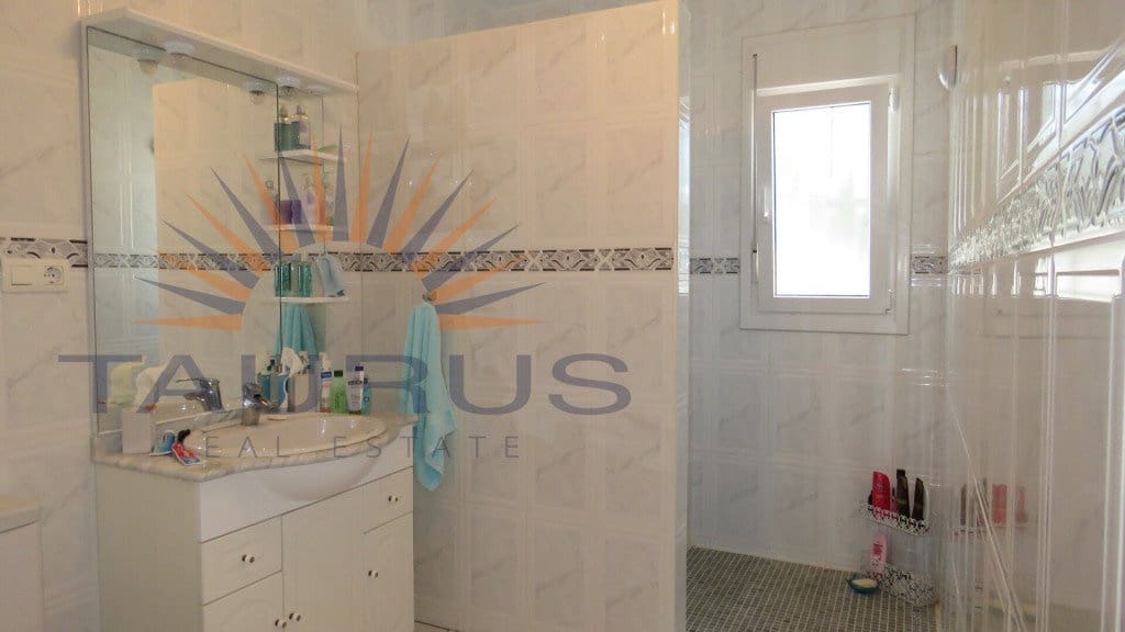3 bedroom Villa for sale in Competa with pool garage - € 490,000 (Ref: 9403190)