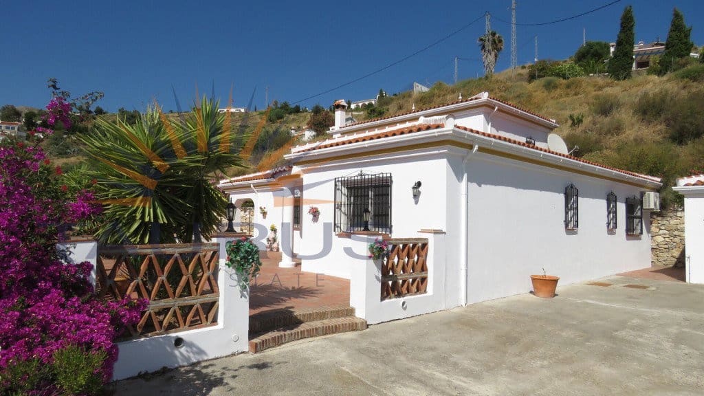 3 bedroom Villa for sale in Competa with pool garage - € 490,000 (Ref: 9403190)