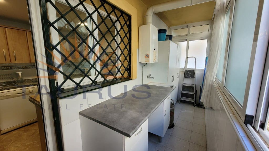 3 soveværelse Lejlighed til salg i Torre de Benagalbon med swimmingpool garage - € 410.000 (Ref: 9415694)