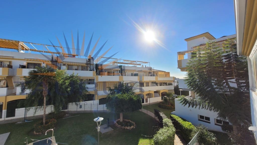 3 soveværelse Lejlighed til salg i Torre de Benagalbon med swimmingpool garage - € 410.000 (Ref: 9415694)