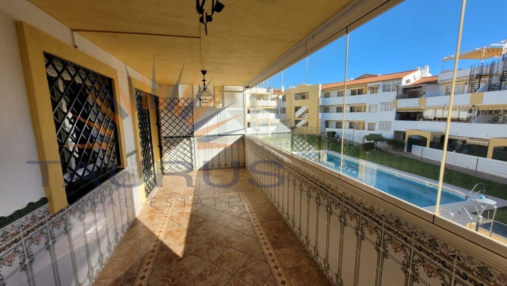 3 soveværelse Lejlighed til salg i Torre de Benagalbon med swimmingpool garage - € 410.000 (Ref: 9415694)