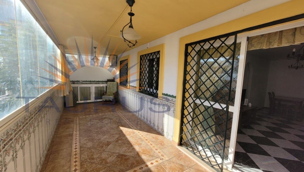 3 soveværelse Lejlighed til salg i Torre de Benagalbon med swimmingpool garage - € 410.000 (Ref: 9415694)