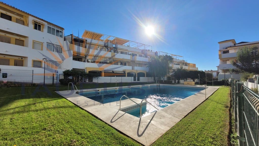 3 soveværelse Lejlighed til salg i Torre de Benagalbon med swimmingpool garage - € 410.000 (Ref: 9415694)