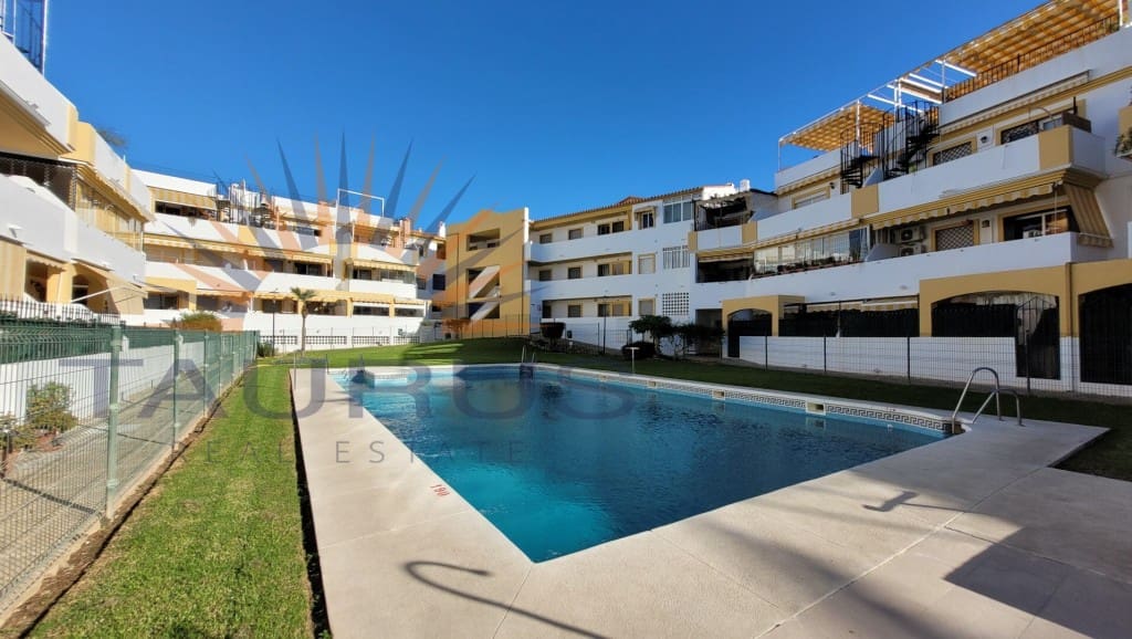 3 soveværelse Lejlighed til salg i Torre de Benagalbon med swimmingpool garage - € 410.000 (Ref: 9415694)