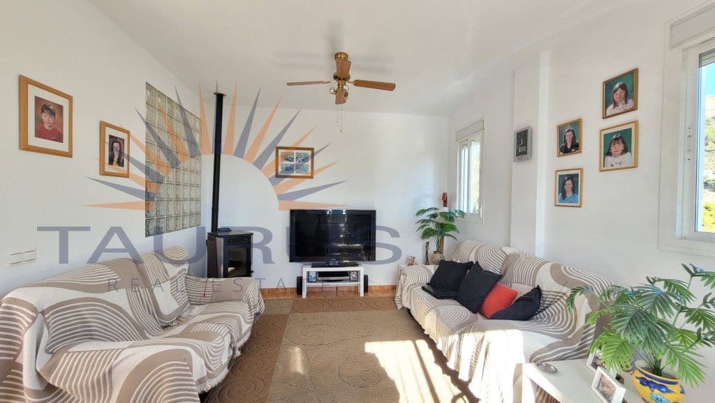 5 bedroom Villa for sale in Competa with pool garage - € 345,000 (Ref: 9426991)