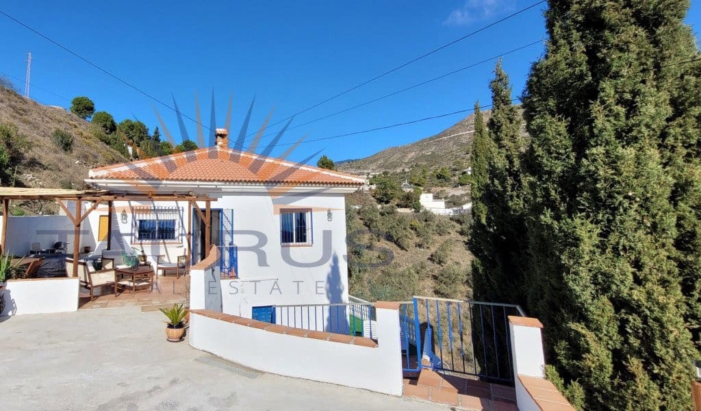 5 bedroom Villa for sale in Competa with pool garage - € 345,000 (Ref: 9426991)
