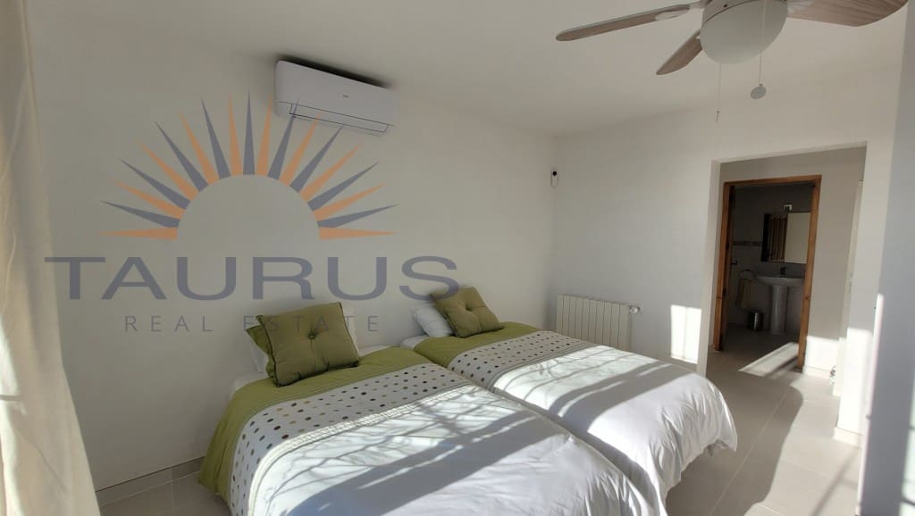 3 sovrum Villa till salu i Arenas de Velez med pool - 649 000 € (Ref: 9437043)