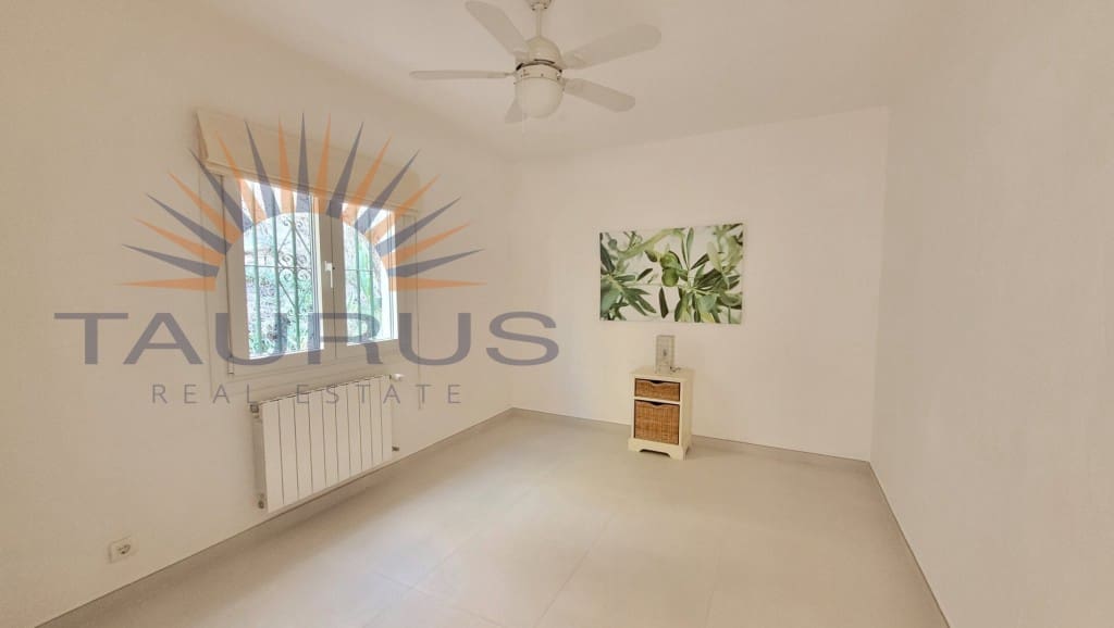 3 sovrum Villa till salu i Arenas de Velez med pool - 649 000 € (Ref: 9437043)