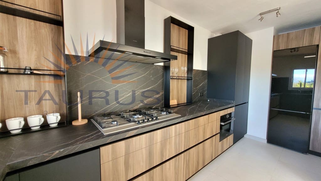 3 sovrum Villa till salu i Arenas de Velez med pool - 649 000 € (Ref: 9437043)