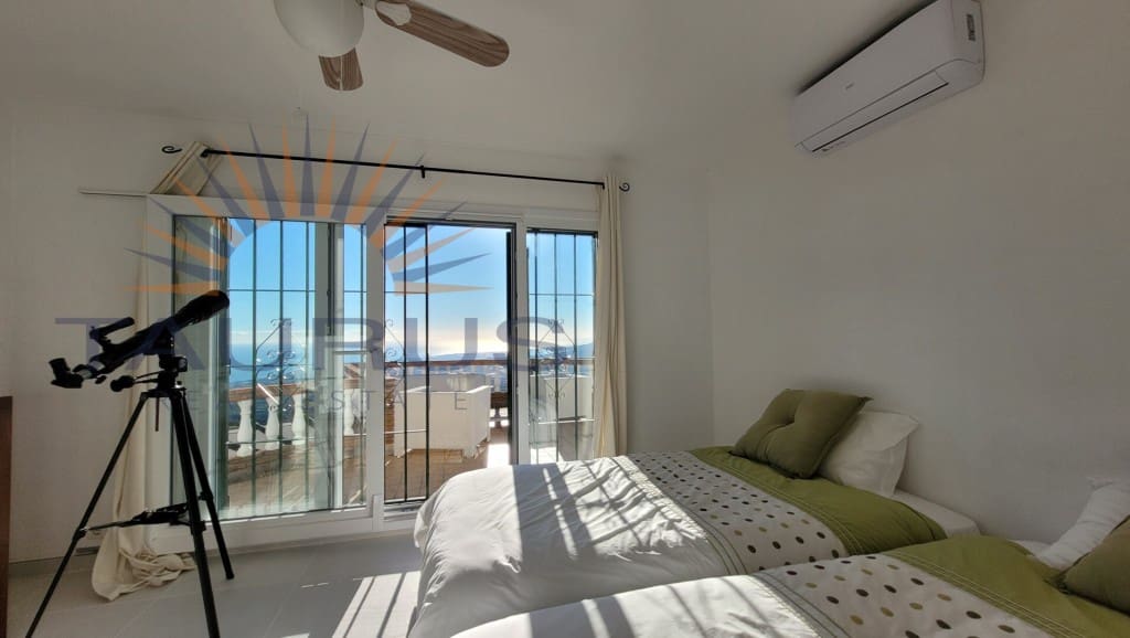 3 sovrum Villa till salu i Arenas de Velez med pool - 649 000 € (Ref: 9437043)