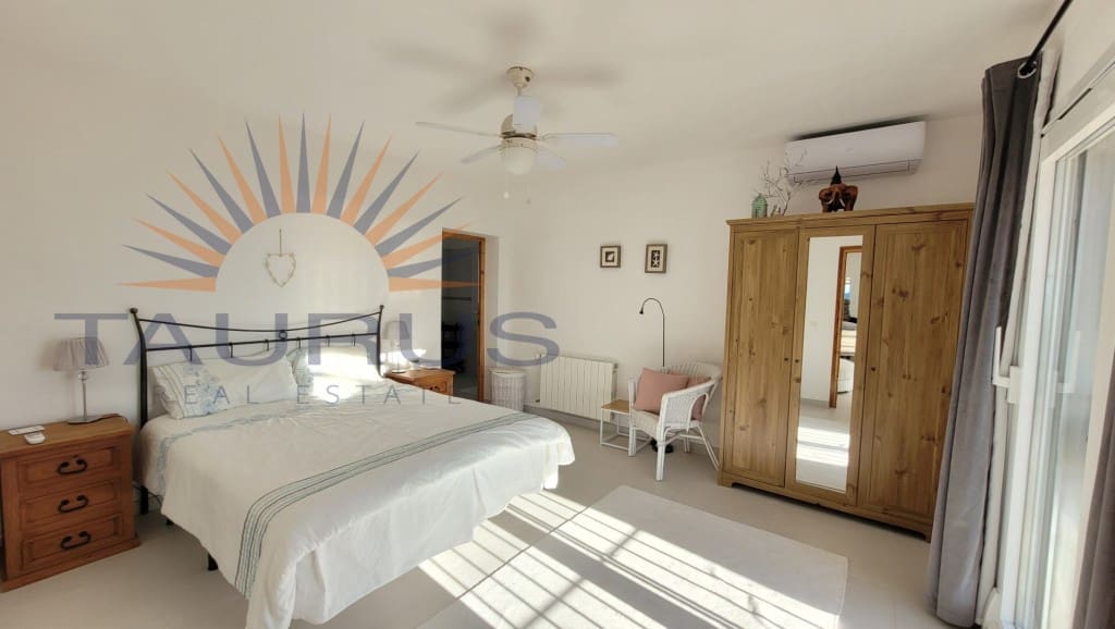 3 sovrum Villa till salu i Arenas de Velez med pool - 649 000 € (Ref: 9437043)