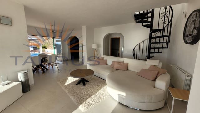 3 soverom Villa til salgs i Arenas de Velez, Arenas med svømmebasseng - € 649 000 (Ref: 9437043)