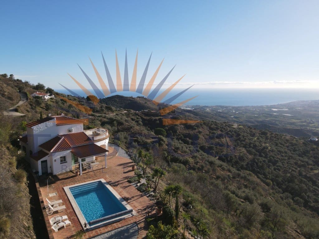 3 sovrum Villa till salu i Arenas de Velez med pool - 649 000 € (Ref: 9437043)