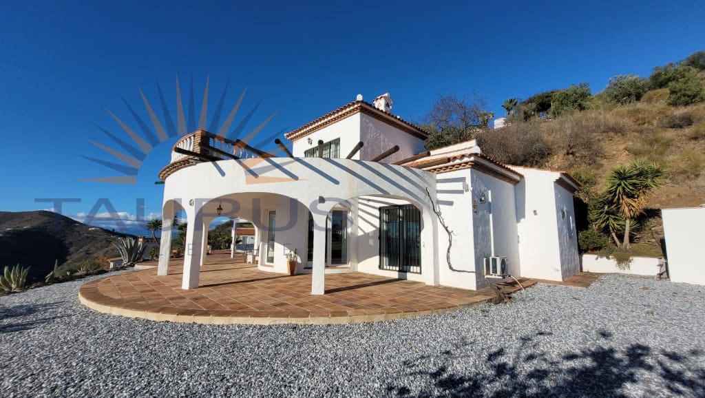 3 sovrum Villa till salu i Arenas de Velez med pool - 649 000 € (Ref: 9437043)