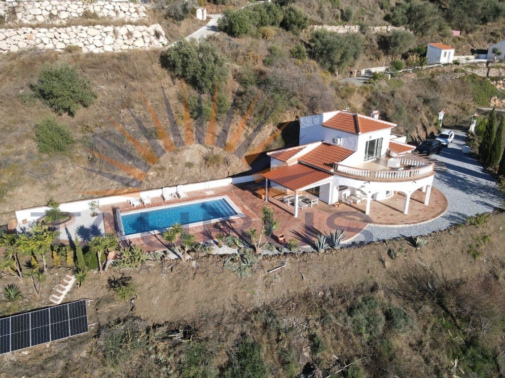 3 sovrum Villa till salu i Arenas de Velez med pool - 649 000 € (Ref: 9437043)