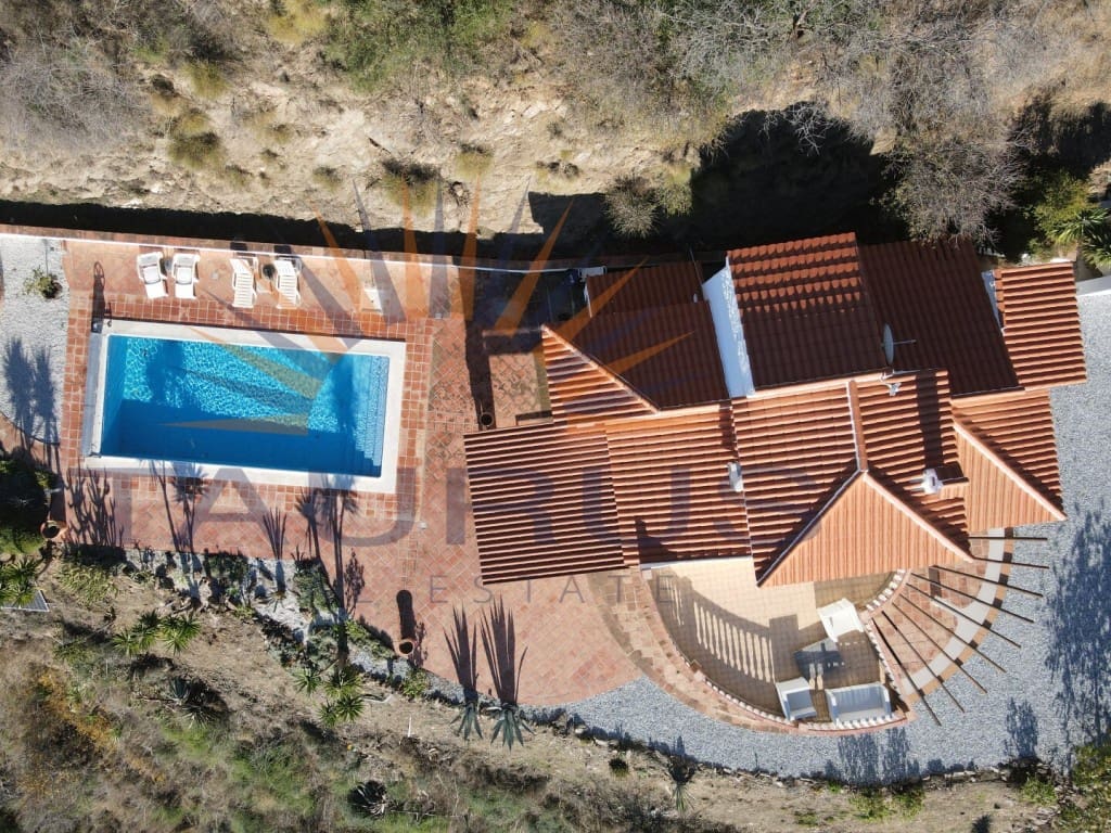 3 sovrum Villa till salu i Arenas de Velez med pool - 649 000 € (Ref: 9437043)