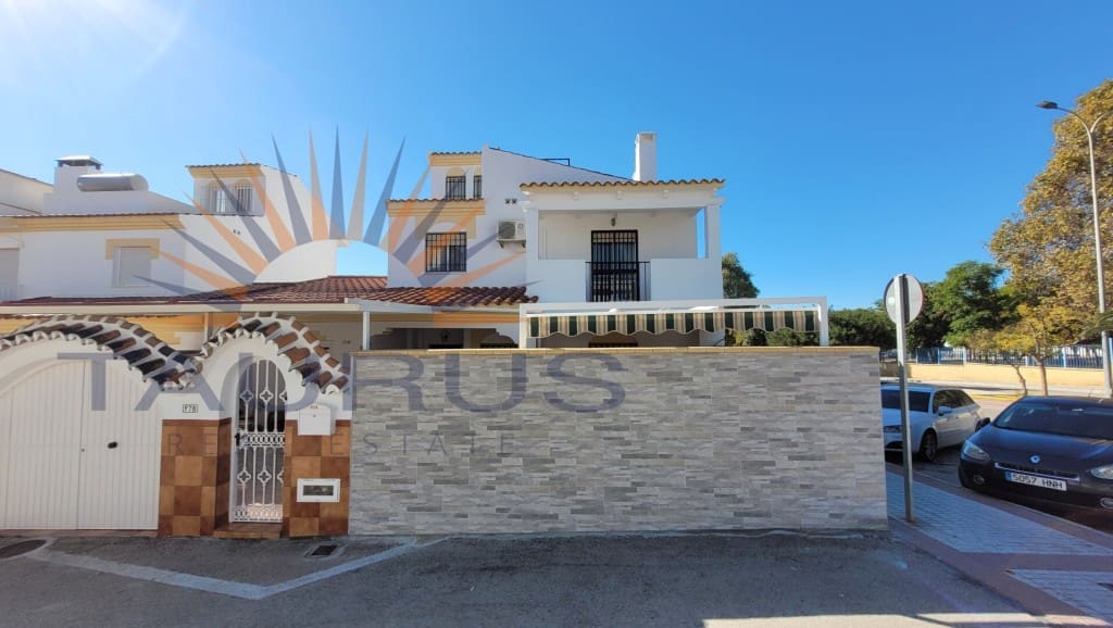 3 sovrum Hus till salu i Velez-Malaga med pool garage - 385 000 € (Ref: 9446170)