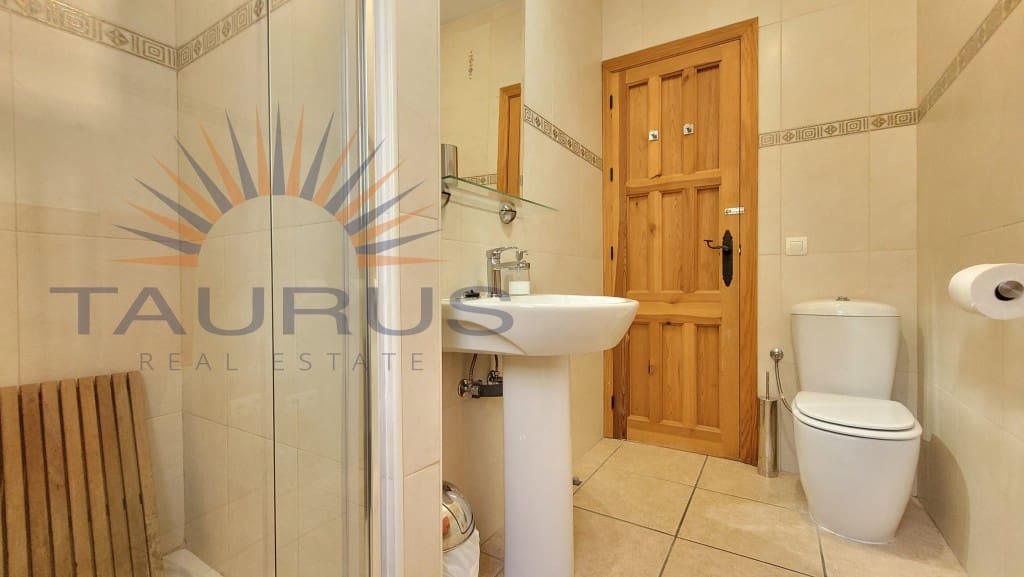 5 bedroom Villa for sale in Competa with pool - € 575,000 (Ref: 9488246)