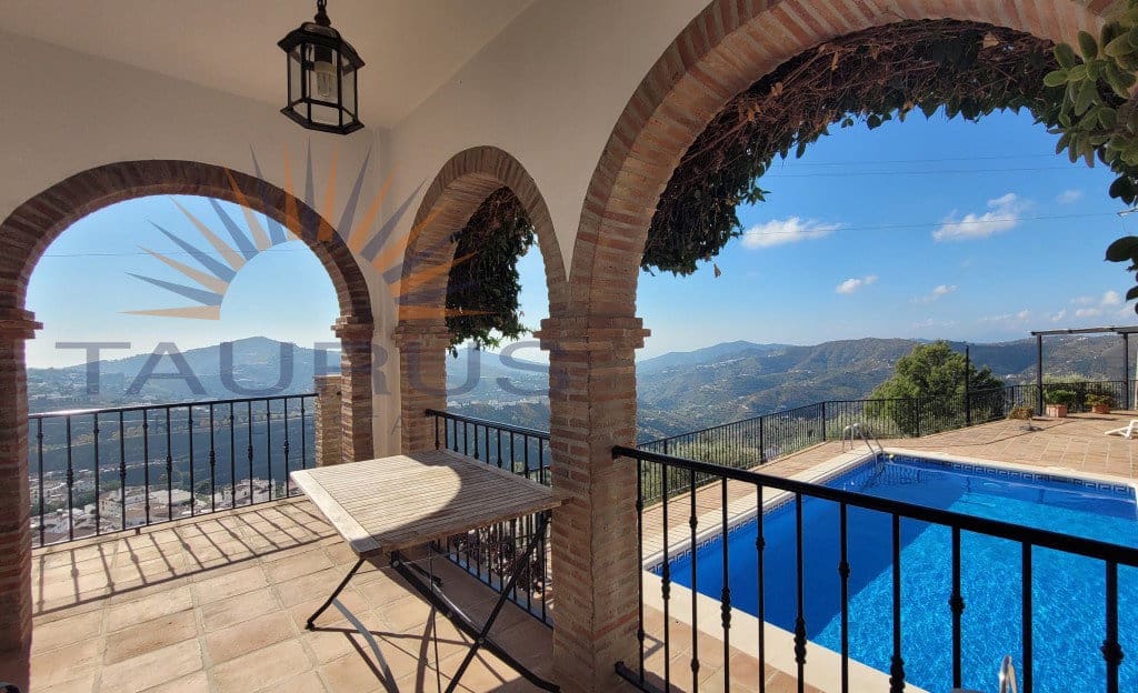 Chalet de 5 habitaciones en Cómpeta en venta con piscina garaje - 575.000 € (Ref: 9488246)