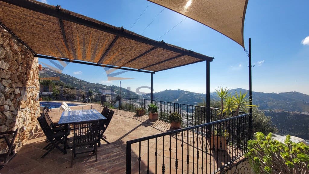 Chalet de 5 habitaciones en Cómpeta en venta con piscina garaje - 575.000 € (Ref: 9488246)