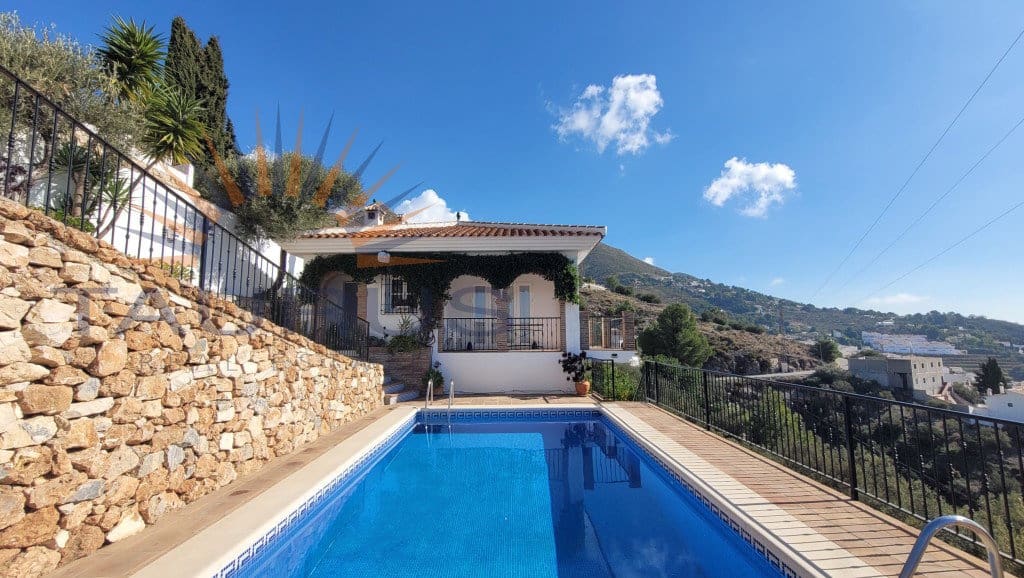Chalet de 5 habitaciones en Cómpeta en venta con piscina garaje - 575.000 € (Ref: 9488246)