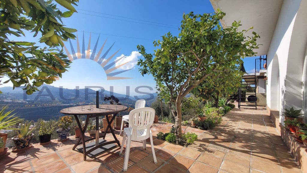 Chalet de 5 habitaciones en Cómpeta en venta con piscina garaje - 575.000 € (Ref: 9488246)