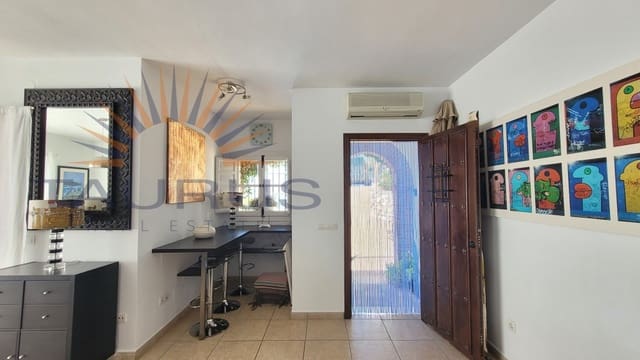 5 bedroom Villa for sale in Cómpeta with pool - € 575,000 (Ref: 9488246)