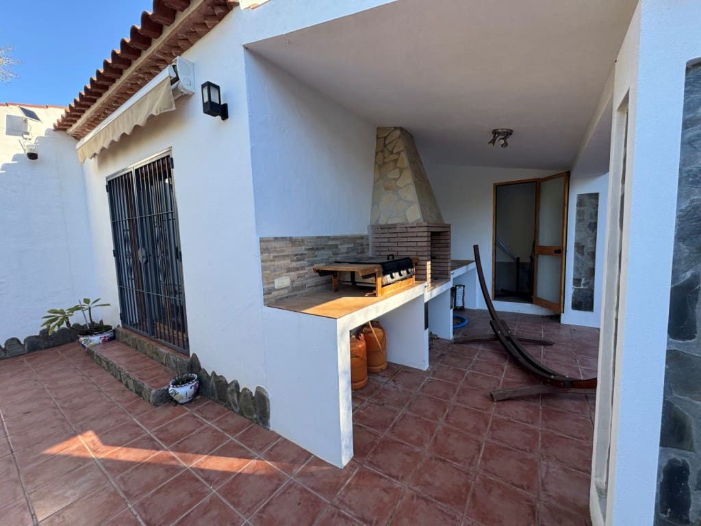 2 soveværelse Villa til salg i Competa med swimmingpool garage - € 279.000 (Ref: 9508654)