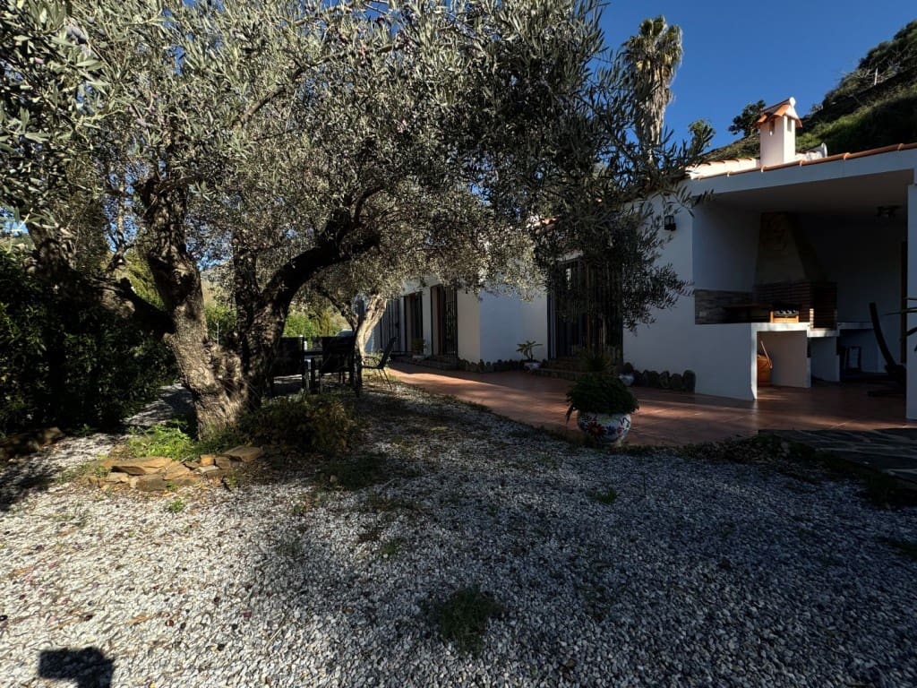 2 soveværelse Villa til salg i Competa med swimmingpool garage - € 279.000 (Ref: 9508654)